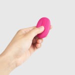 Svakom - Elva Vibrerend Eitje - Plum Rood gebruik