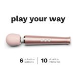 Le Wand - Petite Oplaadbare Massager Rose Gold standen