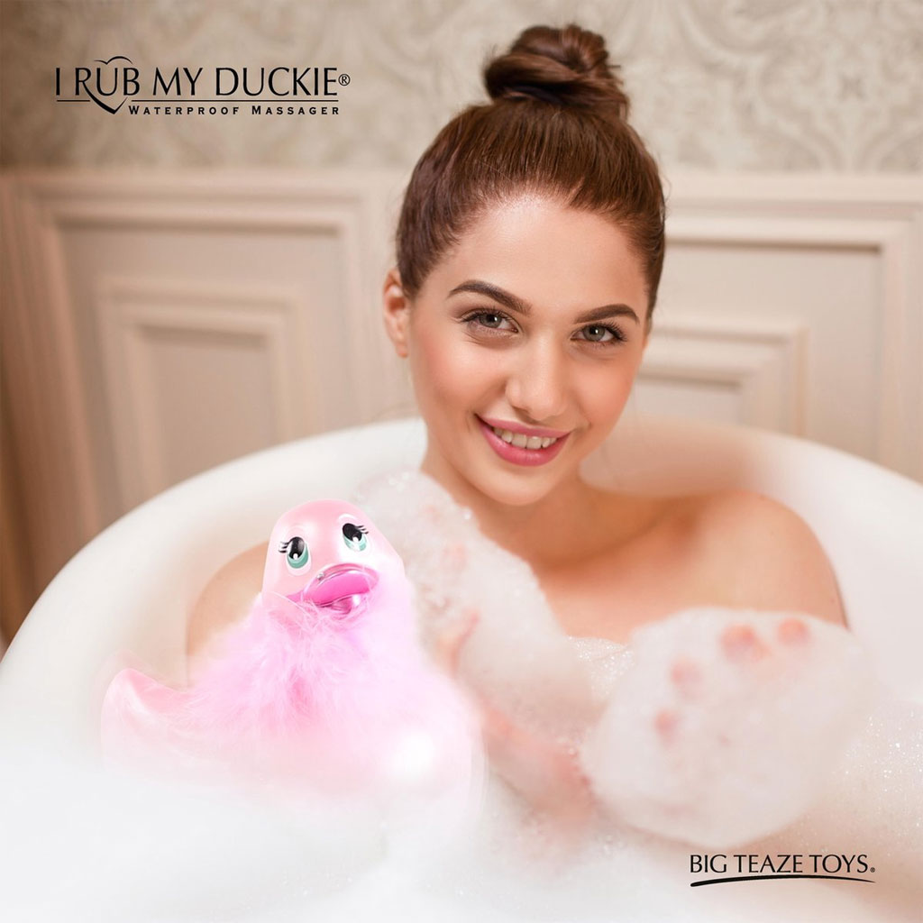I Rub My Duckie 2.0 | Paris Roze bad