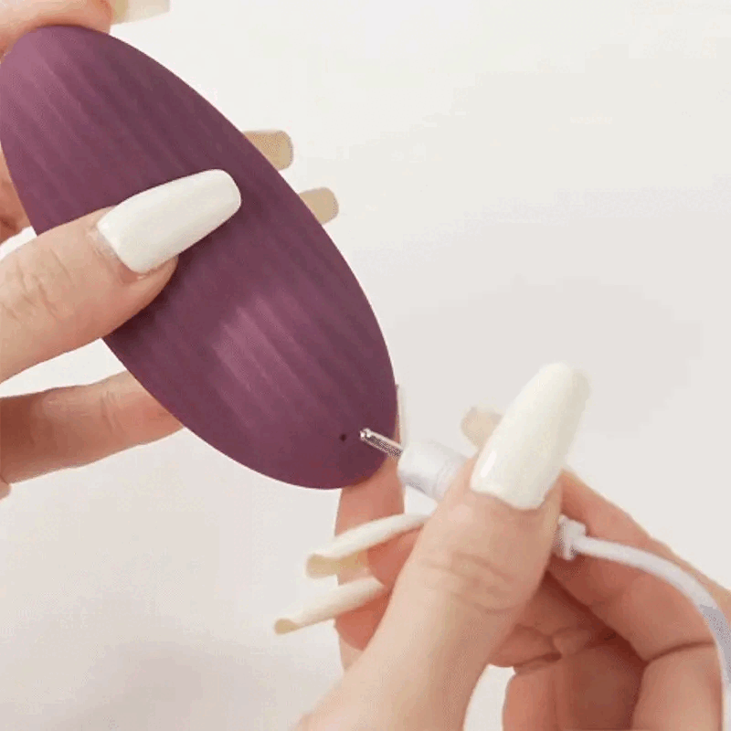 Svakom - Edeny - App Bedienbare Clitoris Stimulator opladen