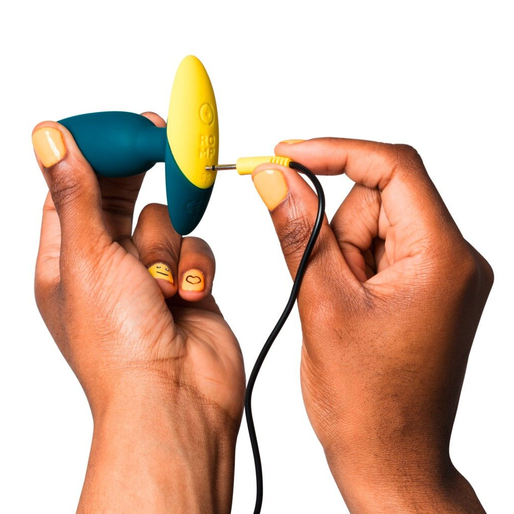 ROMP - Bass Vibrerende Buttplug opladen