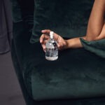 Uberlube - Siliconen Glijmiddel & Massage Flesje 112 ml hand