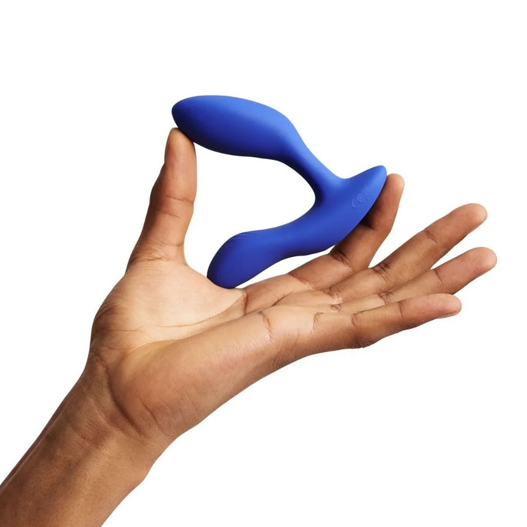 We-Vibe - Vector+ Anaal Vibrator Blauw hand