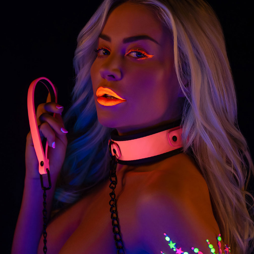 Taboom – Glow in the Dark Halsband met Ketting Roze
