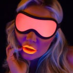 Taboom - Glow in the Dark Masker Roze gebruik