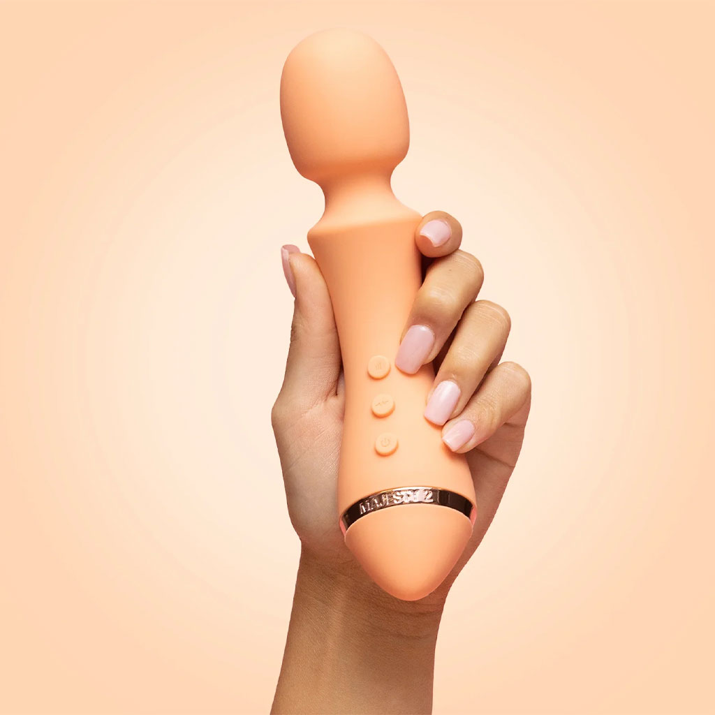 Vush - Majesty 2 Wand Vibrator hand