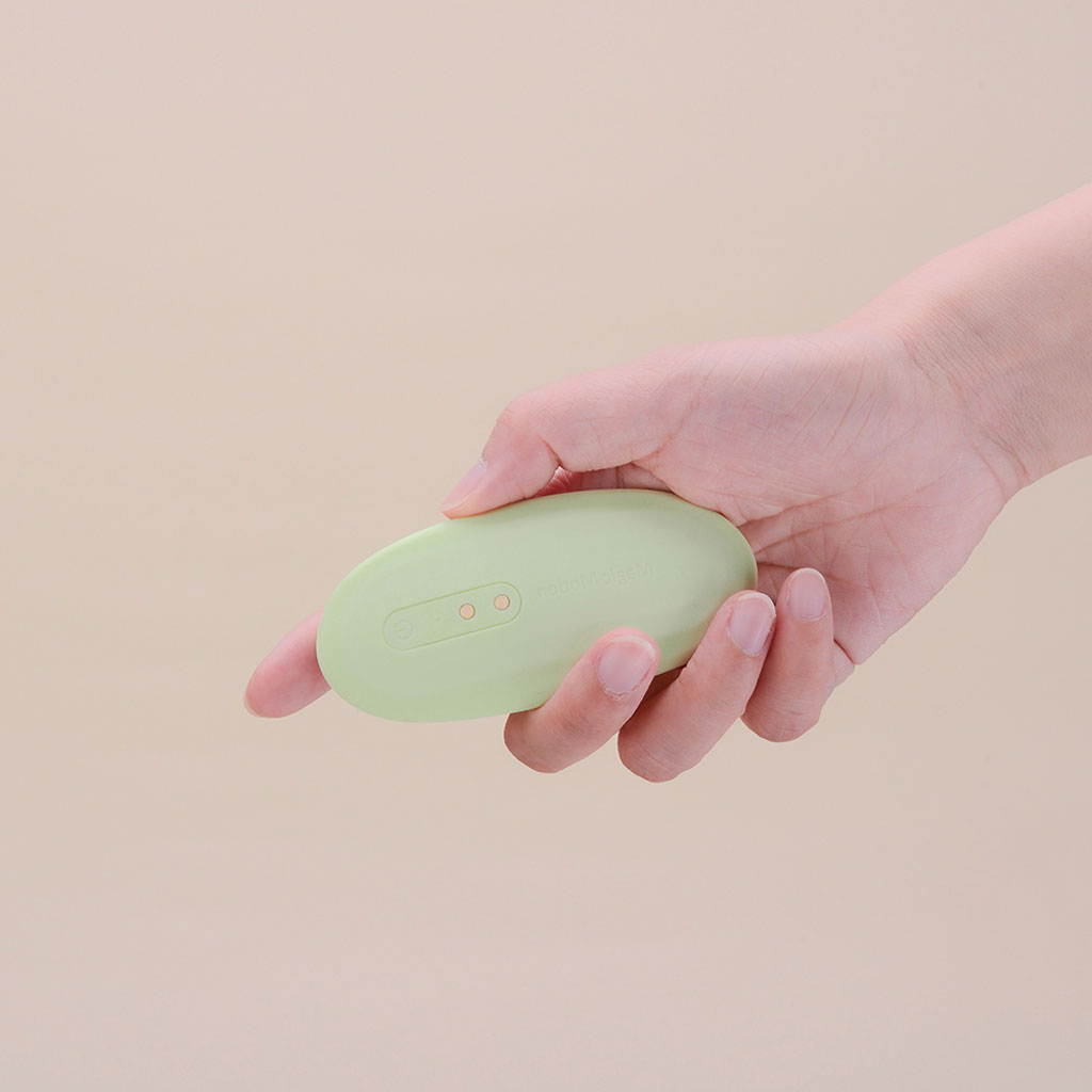 Magic Motion - NYX Smart Panty Vibrator Groen hand