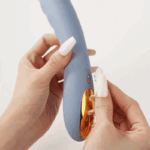 Svakom - Ava Neo Stotende Vibrator gif opladen