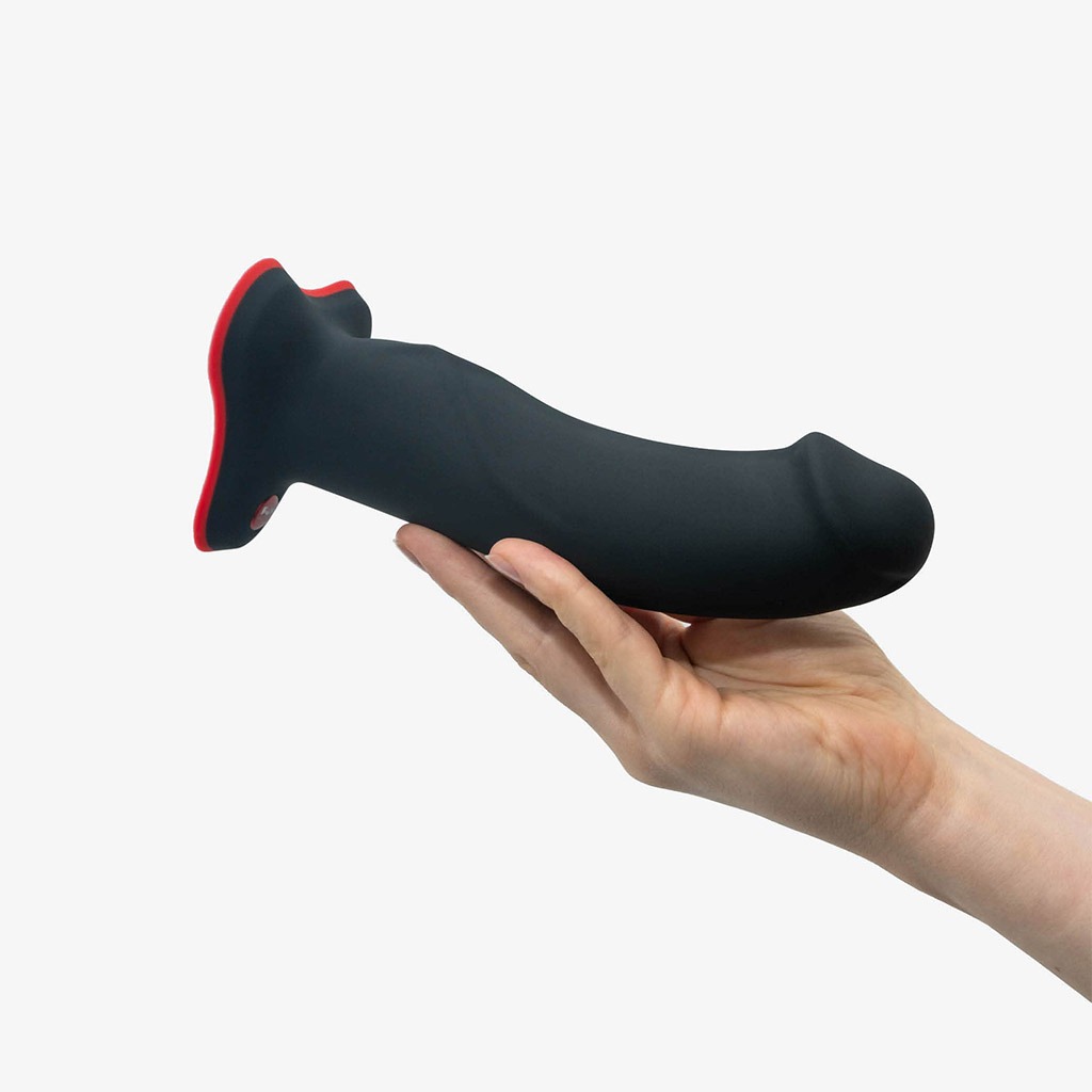 Fun Factory dildo the boss zwart in hand