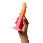 Romp Dildo dizi in hand