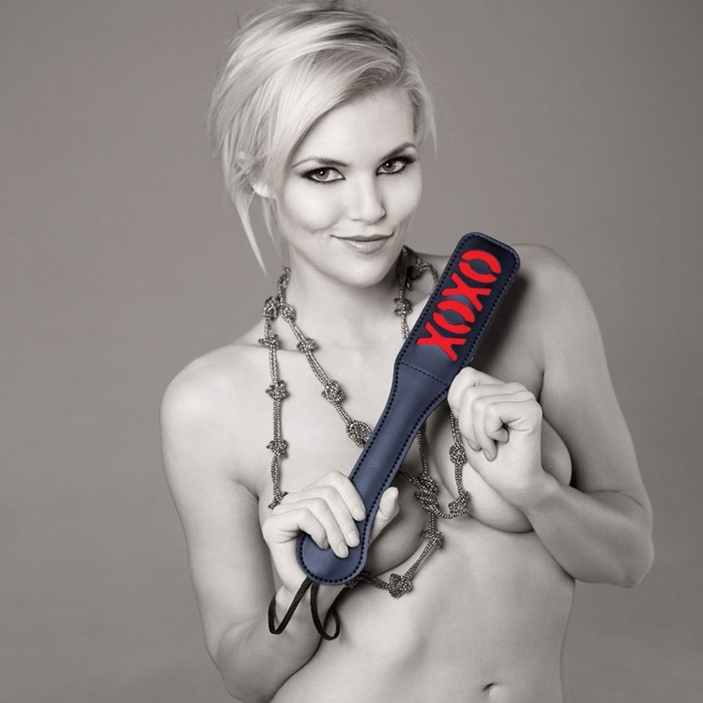 Sex & Mischief - XOXO Paddle Zwart gebruik