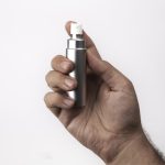 Uberlube - Good-to-Go Traveler Zilver in hand