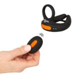 Rebel Men's Gear - Scrotum Stimulator met Afstandsbediening hand