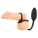 Rebel - Cock en Ballring met Afstandsbedienbare Buttplug gebruik